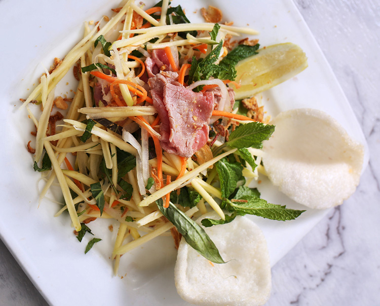 Salad with Spring Roll, Grilled Pork & Lemongrass Chicken